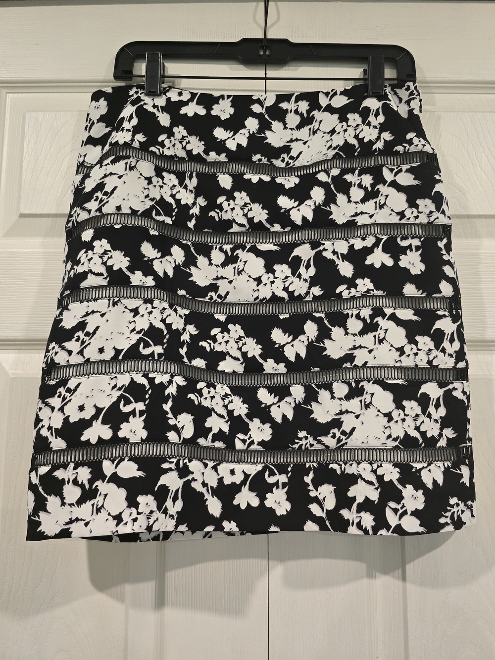 White House Black Market Black and White Floral Pencil Skirt